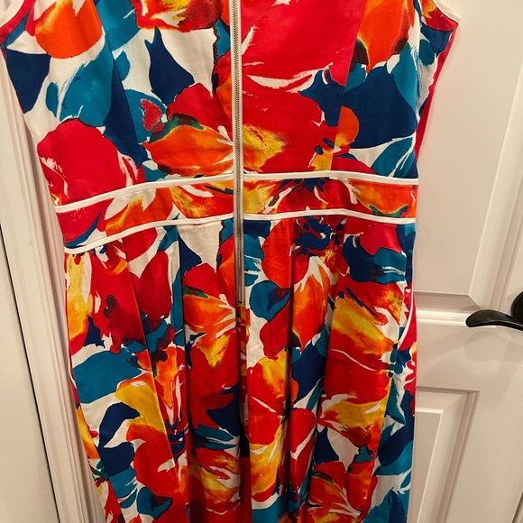 Ellen Tracy floral dress in size 12 zipper back - Picture 4 of 7